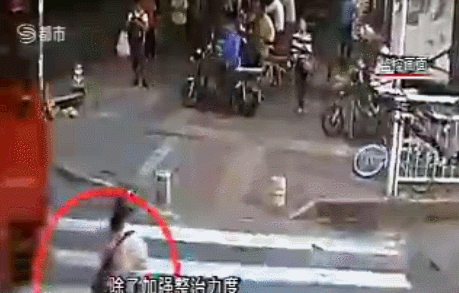 小心></p></a>> 壹深圳 2017/06/01 17:40 评论  发生的交通事故令交警都头大