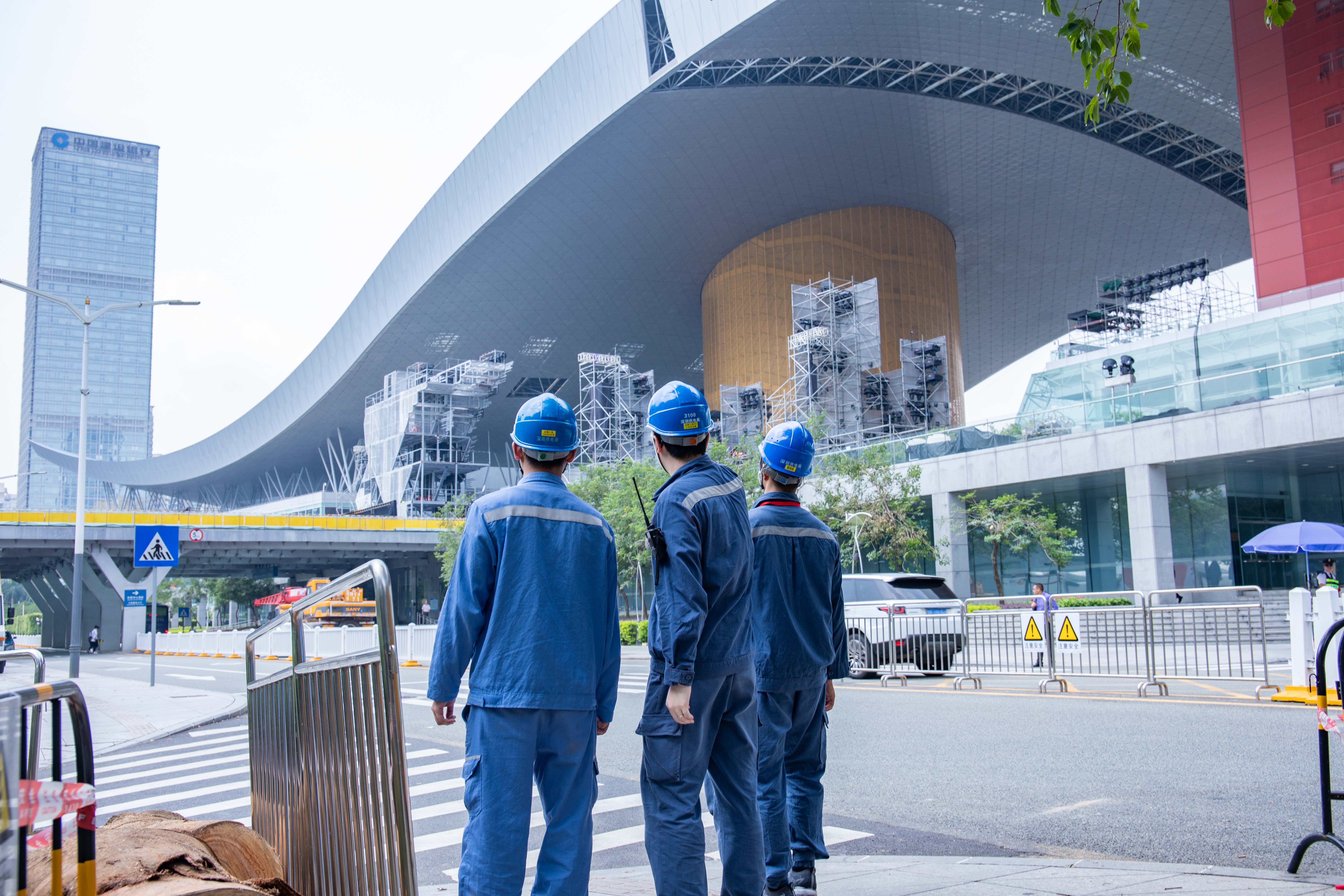 电亮晚会灯光秀南方电网深圳供电局启动一级保供电悉心护航