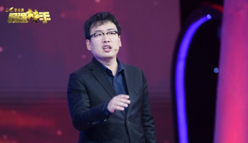 《最强辩手》总编剧,"易怒大学教授"储殷