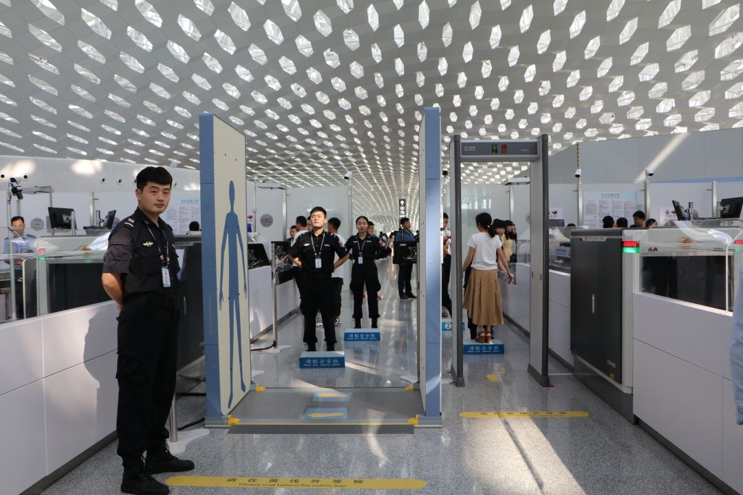 深圳机场智能安检通道上线效率是原来的15倍
