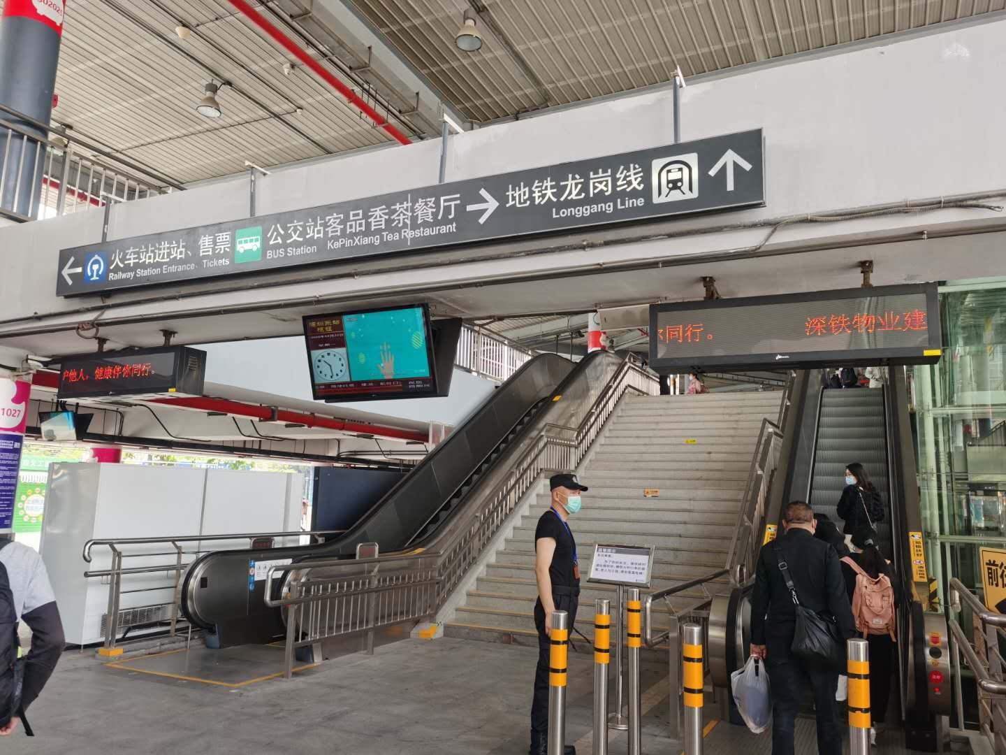 深圳东站"五一"将迎客流小高峰 乘坐电梯安全吗?