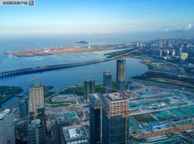 资料图:鸟瞰建设中的广东深圳前海自贸区