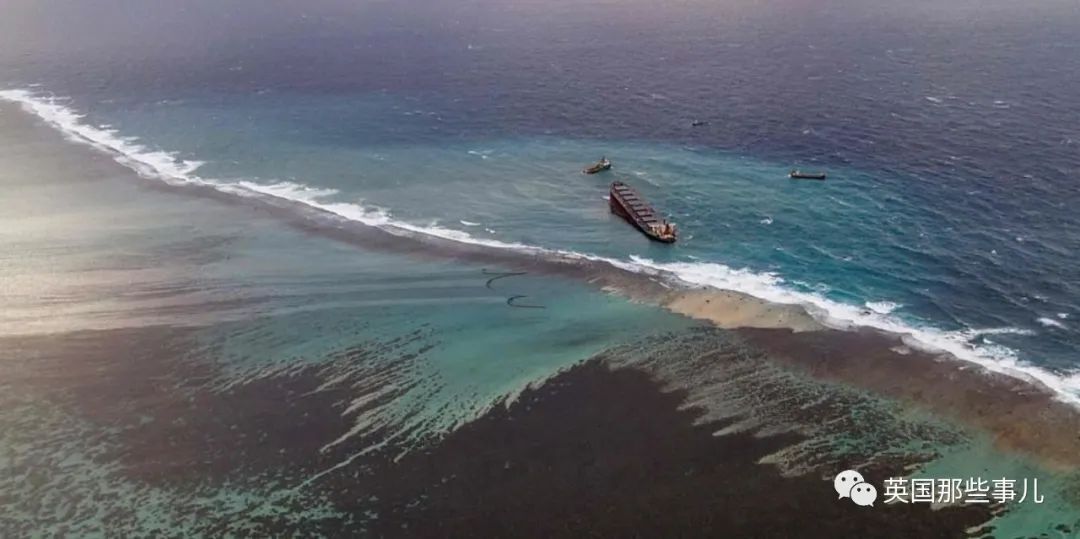 国际毛里求斯的蓝色珊瑚海毁了货船触礁泄露1000吨燃油情况还可能更糟
