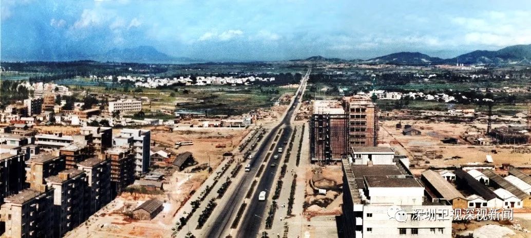 (80年代初 建设中的深圳 图片来自深圳市博物馆)