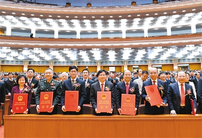 昨日上午,国家科学技术奖励大会在北京隆重举行,2015年度国家科学