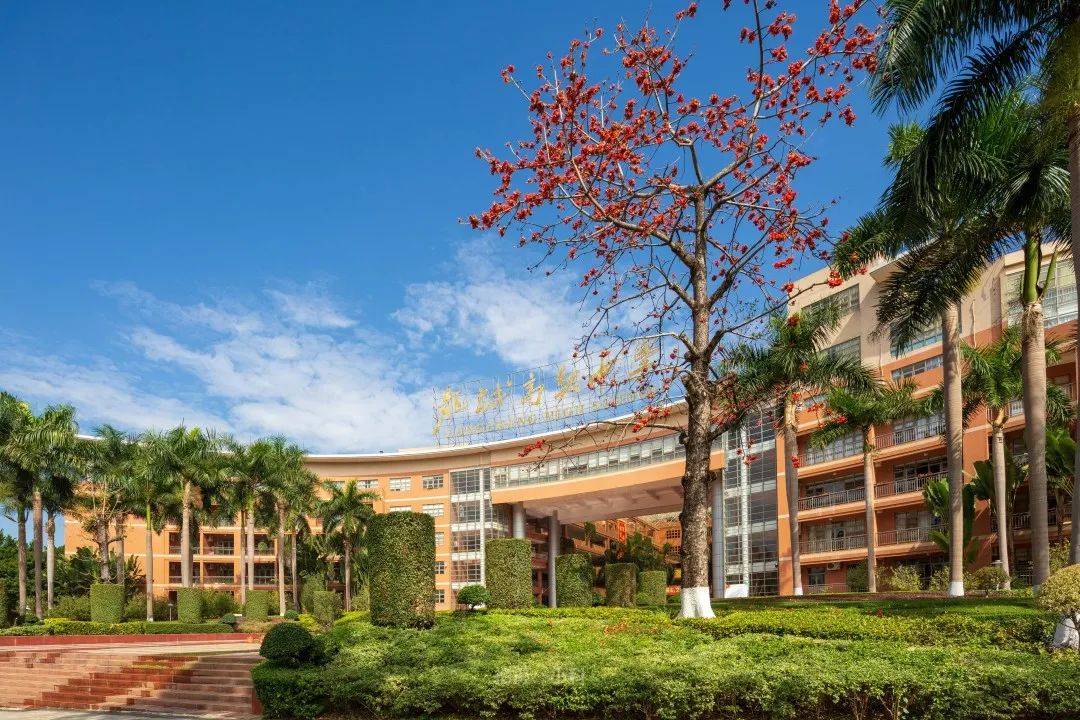 深外喜迎30周年校庆 深圳外国语学校(集团)正式揭牌