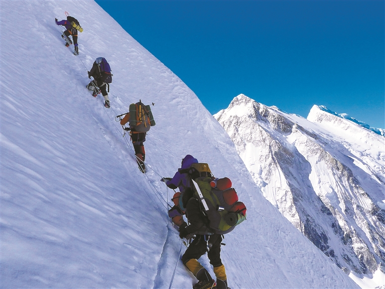 这位深圳原住民厉害了9年登顶11座世界高峰