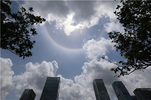 深圳惊现神奇一幕!太阳戴"光环",真是美哭了