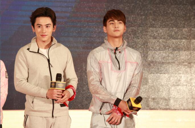 "鲜肉组合"张哲瀚(左),张思帆(右)